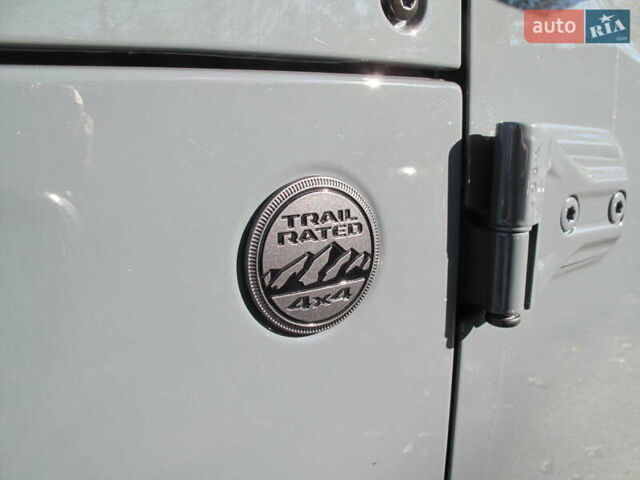 Сірий Джип Wrangler, об'ємом двигуна 2 л та пробігом 21 тис. км за 43900 $, фото 30 на Automoto.ua