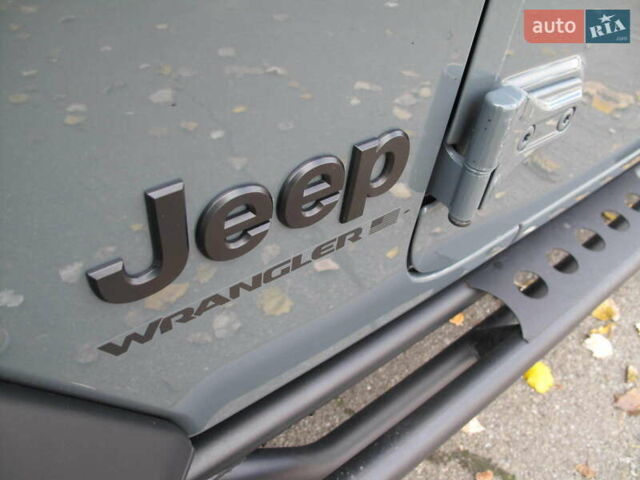 Сірий Джип Wrangler, об'ємом двигуна 2 л та пробігом 21 тис. км за 43900 $, фото 84 на Automoto.ua