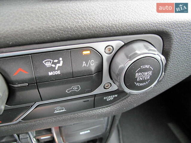 Сірий Джип Wrangler, об'ємом двигуна 2 л та пробігом 21 тис. км за 43900 $, фото 105 на Automoto.ua