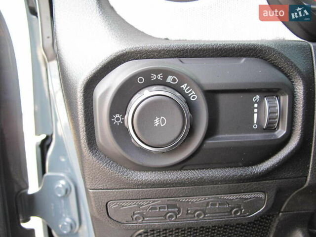 Сірий Джип Wrangler, об'ємом двигуна 2 л та пробігом 21 тис. км за 43900 $, фото 85 на Automoto.ua