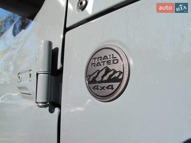 Сірий Джип Wrangler, об'ємом двигуна 2 л та пробігом 21 тис. км за 43900 $, фото 16 на Automoto.ua