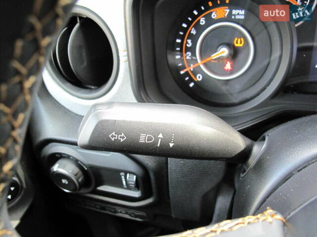 Сірий Джип Wrangler, об'ємом двигуна 2 л та пробігом 21 тис. км за 43900 $, фото 94 на Automoto.ua