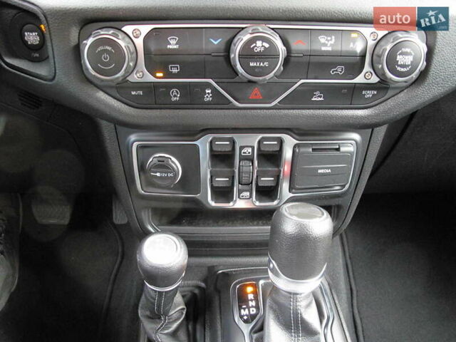 Сірий Джип Wrangler, об'ємом двигуна 2 л та пробігом 21 тис. км за 43900 $, фото 102 на Automoto.ua