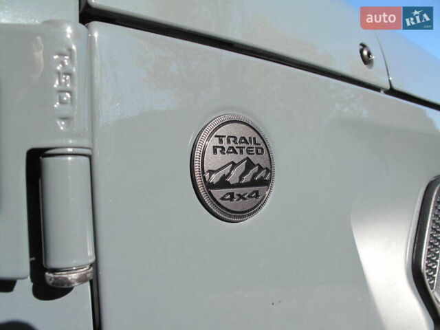 Сірий Джип Wrangler, об'ємом двигуна 2 л та пробігом 21 тис. км за 43900 $, фото 13 на Automoto.ua