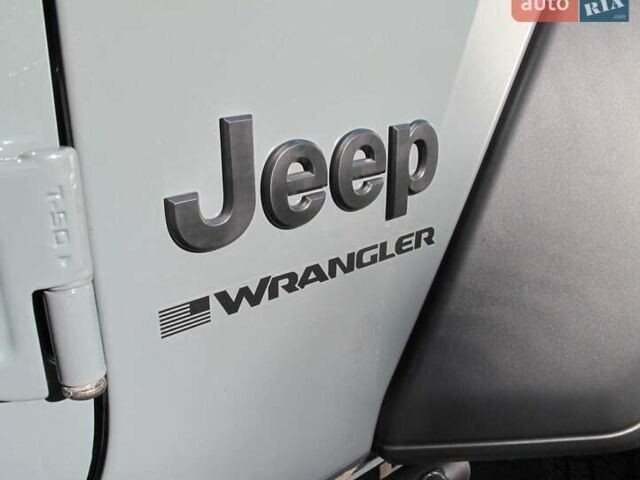 Сірий Джип Wrangler, об'ємом двигуна 2 л та пробігом 21 тис. км за 43900 $, фото 14 на Automoto.ua