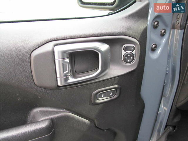 Сірий Джип Wrangler, об'ємом двигуна 2 л та пробігом 21 тис. км за 43900 $, фото 80 на Automoto.ua