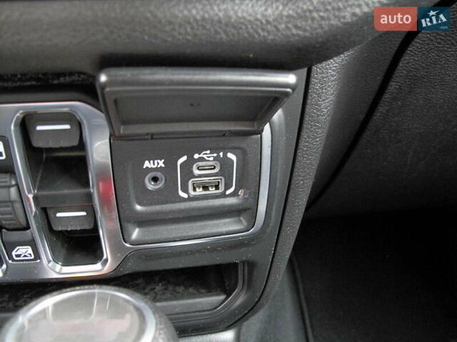 Сірий Джип Wrangler, об'ємом двигуна 2 л та пробігом 21 тис. км за 43900 $, фото 108 на Automoto.ua