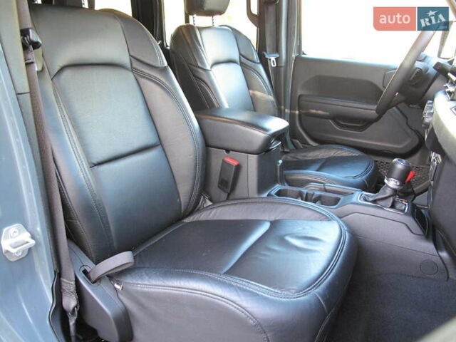 Сірий Джип Wrangler, об'ємом двигуна 2 л та пробігом 21 тис. км за 43900 $, фото 56 на Automoto.ua
