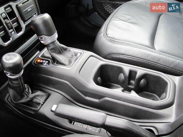 Сірий Джип Wrangler, об'ємом двигуна 2 л та пробігом 21 тис. км за 43900 $, фото 110 на Automoto.ua