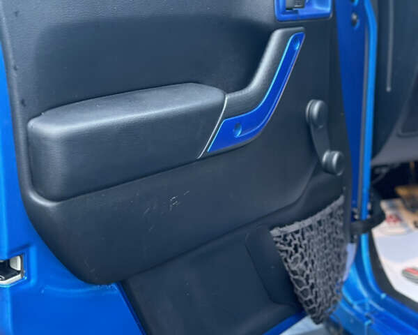Синій Джип Wrangler, об'ємом двигуна 3.6 л та пробігом 150 тис. км за 21900 $, фото 19 на Automoto.ua