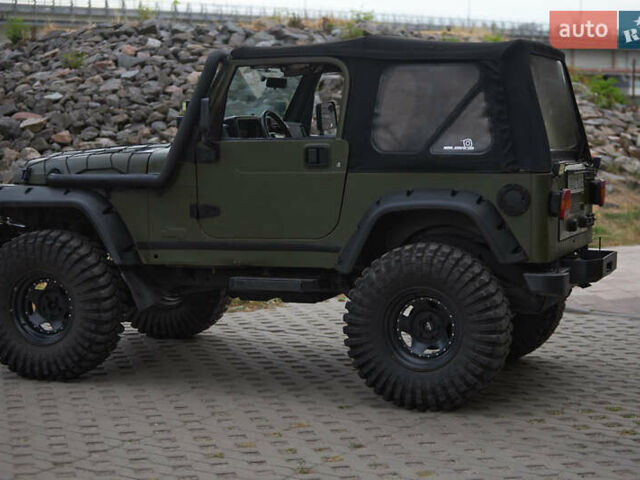 Зеленый Джип Вранглер, объемом двигателя 4 л и пробегом 177 тыс. км за 15900 $, фото 2 на Automoto.ua