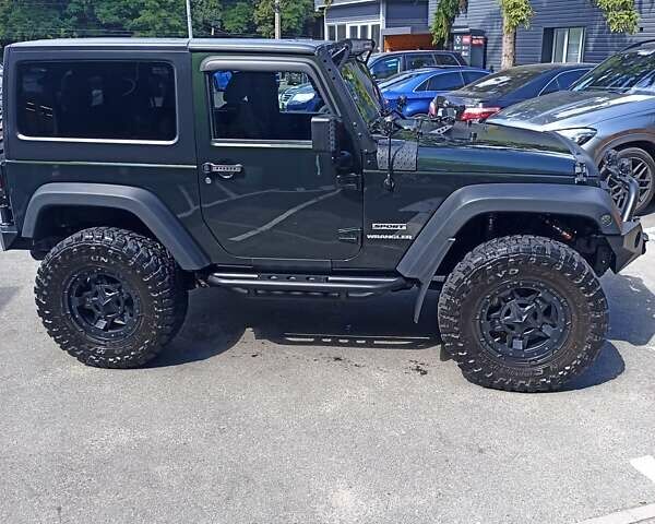 Зеленый Джип Вранглер, объемом двигателя 3.6 л и пробегом 32 тыс. км за 40000 $, фото 2 на Automoto.ua