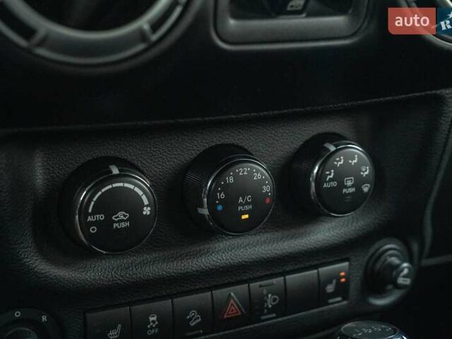 Зеленый Джип Вранглер, объемом двигателя 2.78 л и пробегом 135 тыс. км за 26900 $, фото 36 на Automoto.ua