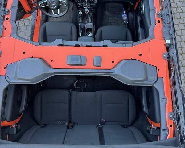 Джип Wrangler 2018 у Івано-Франківську на Automoto.ua Помаранчевий Джип Wrangler, об'ємом двигуна 3.6 л та пробігом 124 тис. км за 26500 $, фото 6 на Automoto.ua