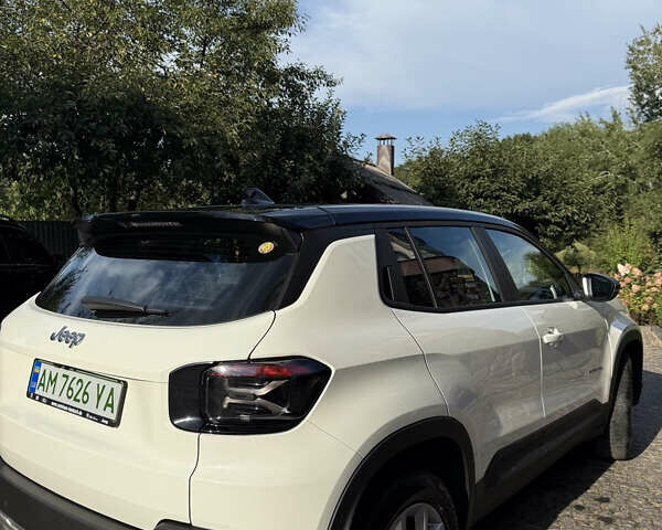 Джип Avenger 2024 в Житомире на Automoto.ua Белый Джип Avenger, объемом двигателя 0 л и пробегом 15 тыс. км за 22999 $, фото 2 на Automoto.ua