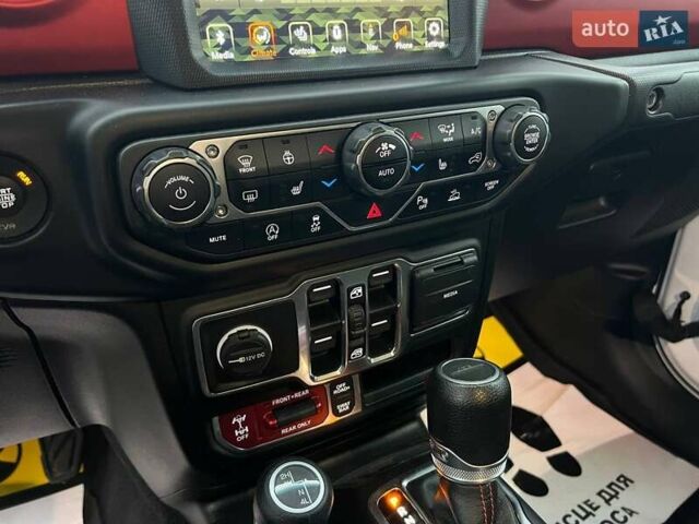 Белый Джип Gladiator, объемом двигателя 3.6 л и пробегом 63 тыс. км за 58000 $, фото 16 на Automoto.ua