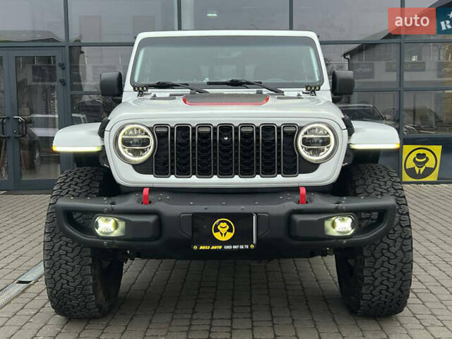 Белый Джип Gladiator, объемом двигателя 3.6 л и пробегом 63 тыс. км за 58000 $, фото 1 на Automoto.ua