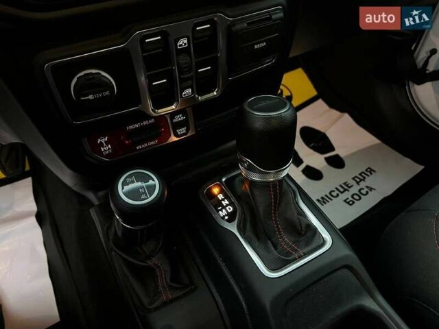 Белый Джип Gladiator, объемом двигателя 3.6 л и пробегом 63 тыс. км за 58000 $, фото 17 на Automoto.ua