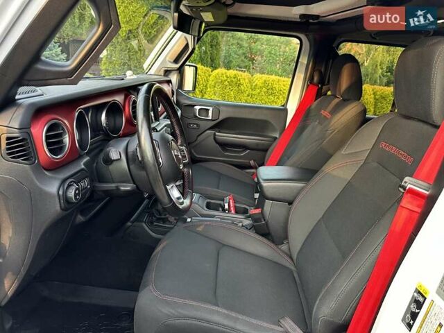 Білий Джип Gladiator, об'ємом двигуна 3.6 л та пробігом 61 тис. км за 65950 $, фото 10 на Automoto.ua