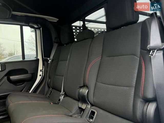 Белый Джип Gladiator, объемом двигателя 3.6 л и пробегом 63 тыс. км за 58000 $, фото 18 на Automoto.ua