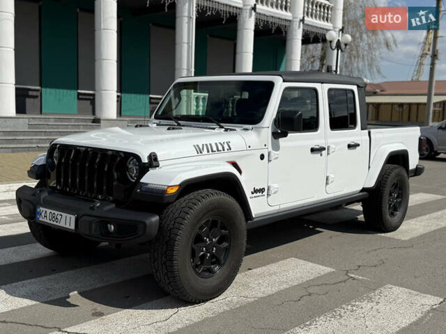 Белый Джип Gladiator, объемом двигателя 3.6 л и пробегом 19 тыс. км за 56000 $, фото 2 на Automoto.ua