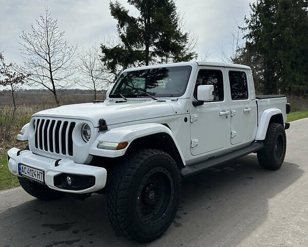 Білий Джип Gladiator, об'ємом двигуна 3.6 л та пробігом 59 тис. км за 51300 $, фото 2 на Automoto.ua
