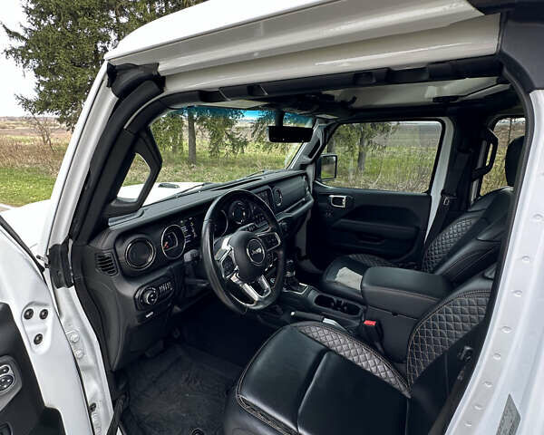 Білий Джип Gladiator, об'ємом двигуна 3.6 л та пробігом 59 тис. км за 51300 $, фото 11 на Automoto.ua