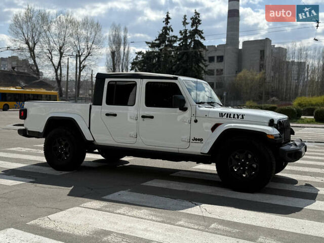 Белый Джип Gladiator, объемом двигателя 3.6 л и пробегом 19 тыс. км за 56000 $, фото 6 на Automoto.ua