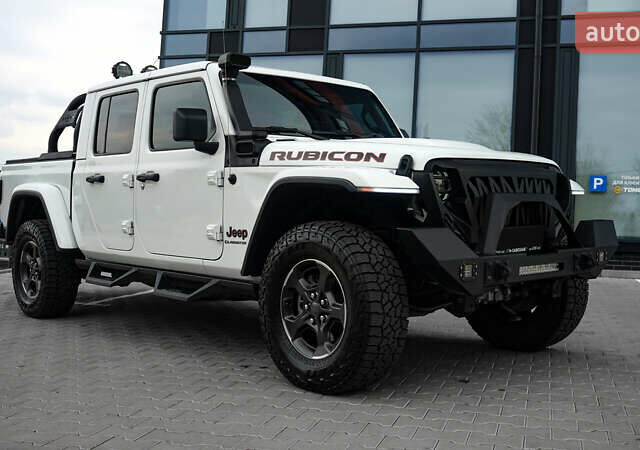 Білий Джип Gladiator, об'ємом двигуна 3.6 л та пробігом 34 тис. км за 59500 $, фото 1 на Automoto.ua