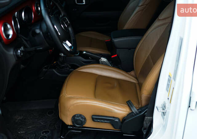 Білий Джип Gladiator, об'ємом двигуна 3.6 л та пробігом 34 тис. км за 59500 $, фото 21 на Automoto.ua
