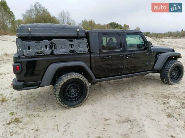 Чорний Джип Gladiator, об'ємом двигуна 3.6 л та пробігом 50 тис. км за 64444 $, фото 1 на Automoto.ua