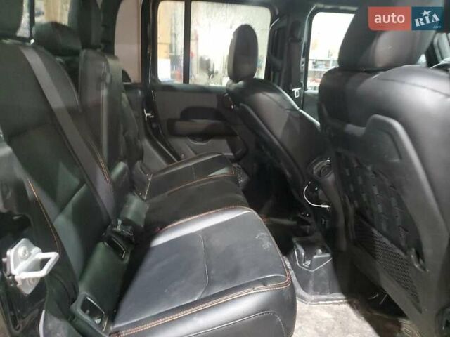 Черный Джип Gladiator, объемом двигателя 3.6 л и пробегом 50 тыс. км за 20000 $, фото 4 на Automoto.ua