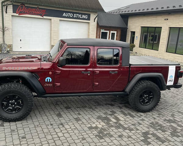 Красный Джип Gladiator, объемом двигателя 3.6 л и пробегом 72 тыс. км за 59900 $, фото 2 на Automoto.ua