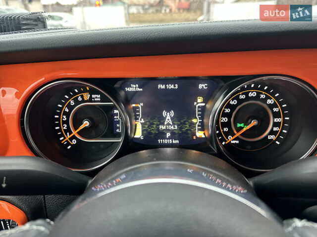 Червоний Джип Gladiator, об'ємом двигуна 3.6 л та пробігом 111 тис. км за 47900 $, фото 11 на Automoto.ua