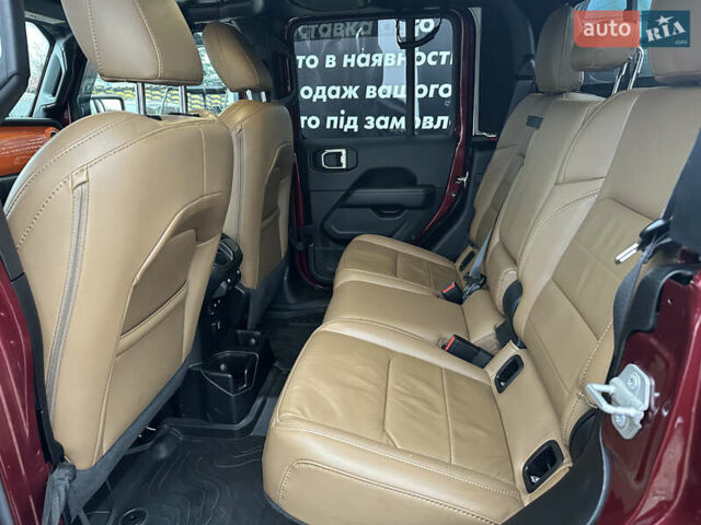 Червоний Джип Gladiator, об'ємом двигуна 3.6 л та пробігом 111 тис. км за 47900 $, фото 16 на Automoto.ua