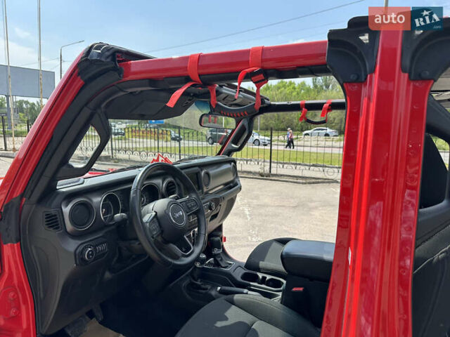 Червоний Джип Gladiator, об'ємом двигуна 3.6 л та пробігом 107 тис. км за 39500 $, фото 2 на Automoto.ua