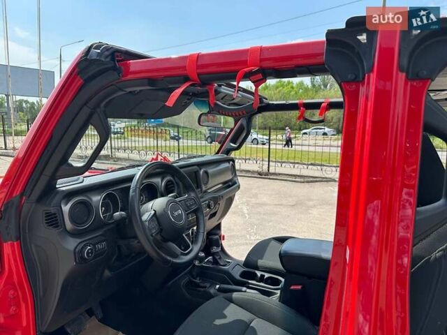 Червоний Джип Gladiator, об'ємом двигуна 3.6 л та пробігом 107 тис. км за 29500 $, фото 11 на Automoto.ua