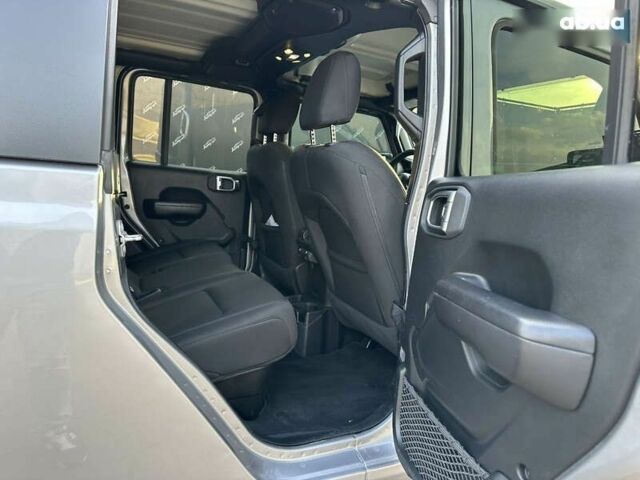 Джип Gladiator, объемом двигателя 3.6 л и пробегом 92 тыс. км за 37000 $, фото 12 на Automoto.ua