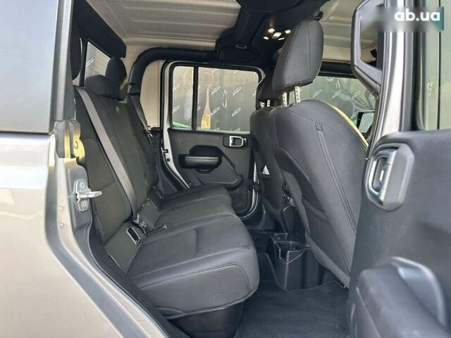 Джип Gladiator, объемом двигателя 3.6 л и пробегом 92 тыс. км за 37000 $, фото 28 на Automoto.ua