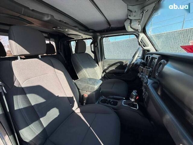Джип Gladiator, объемом двигателя 3.6 л и пробегом 71 тыс. км за 39000 $, фото 10 на Automoto.ua