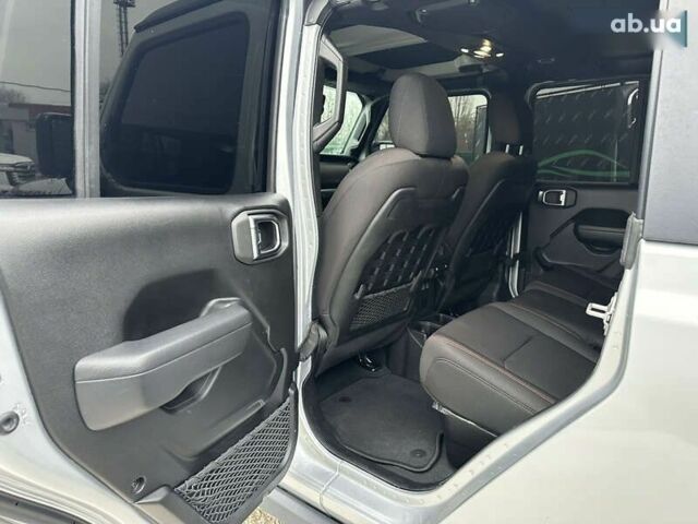 Джип Gladiator, об'ємом двигуна 3.6 л та пробігом 73 тис. км за 41500 $, фото 16 на Automoto.ua