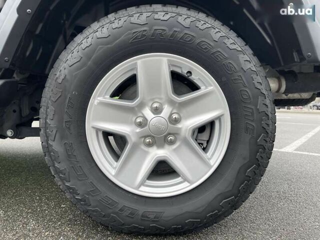 Джип Gladiator, объемом двигателя 3.6 л и пробегом 1 тыс. км за 57900 $, фото 15 на Automoto.ua