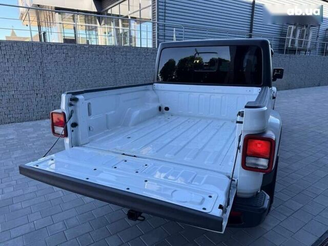 Джип Gladiator, объемом двигателя 3.6 л и пробегом 6 тыс. км за 36500 $, фото 7 на Automoto.ua