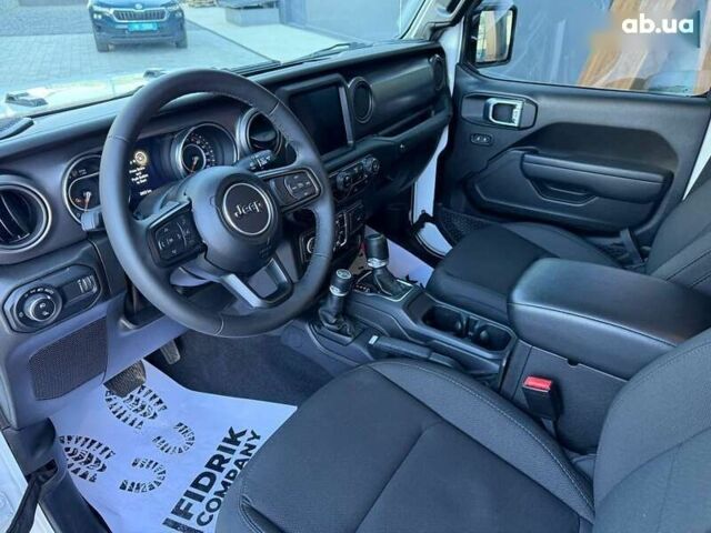 Джип Gladiator, объемом двигателя 3.6 л и пробегом 6 тыс. км за 38500 $, фото 9 на Automoto.ua