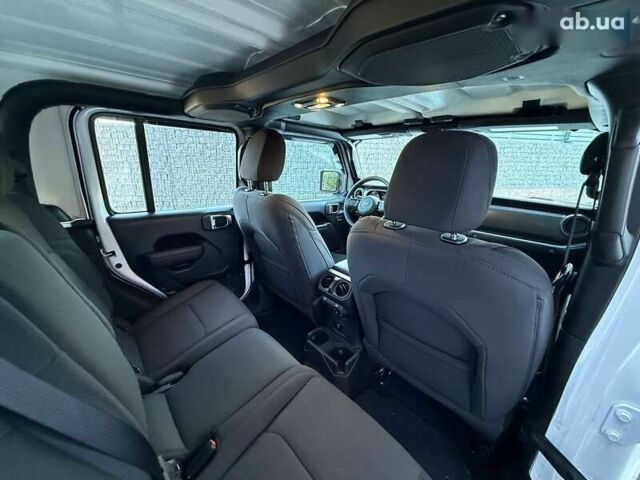 Джип Gladiator, объемом двигателя 3.6 л и пробегом 6 тыс. км за 38500 $, фото 10 на Automoto.ua