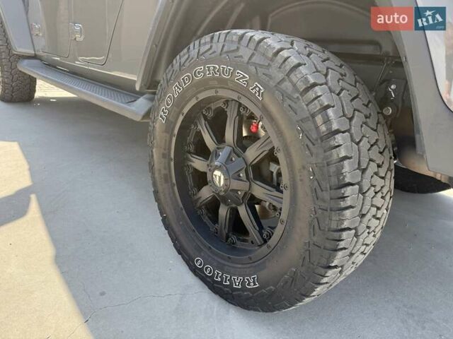 Сірий Джип Gladiator, об'ємом двигуна 3.6 л та пробігом 45 тис. км за 58000 $, фото 12 на Automoto.ua
