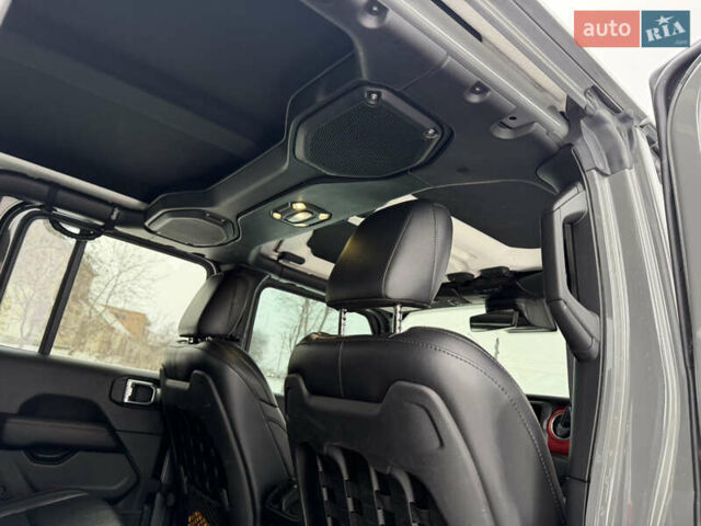 Серый Джип Gladiator, объемом двигателя 3.6 л и пробегом 49 тыс. км за 53800 $, фото 11 на Automoto.ua