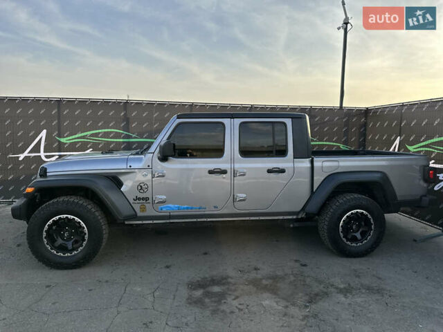 Серый Джип Gladiator, объемом двигателя 3.6 л и пробегом 92 тыс. км за 37000 $, фото 4 на Automoto.ua