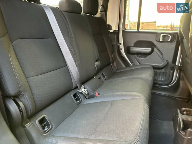 Серый Джип Gladiator, объемом двигателя 3.6 л и пробегом 33 тыс. км за 43500 $, фото 44 на Automoto.ua