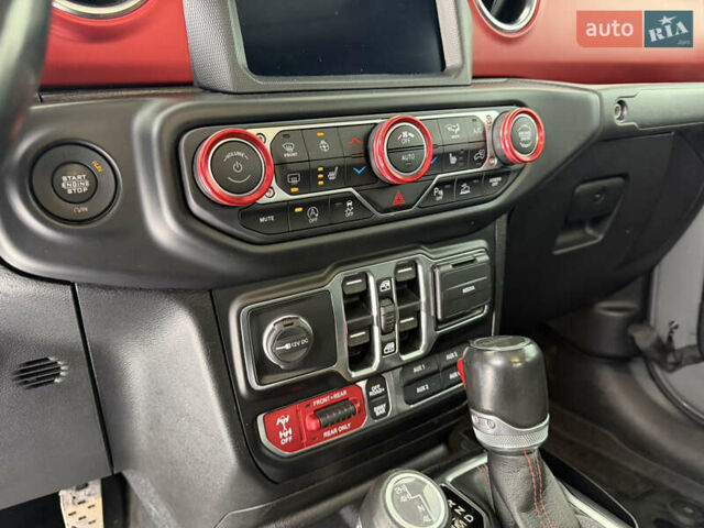 Серый Джип Gladiator, объемом двигателя 3.6 л и пробегом 49 тыс. км за 53800 $, фото 15 на Automoto.ua